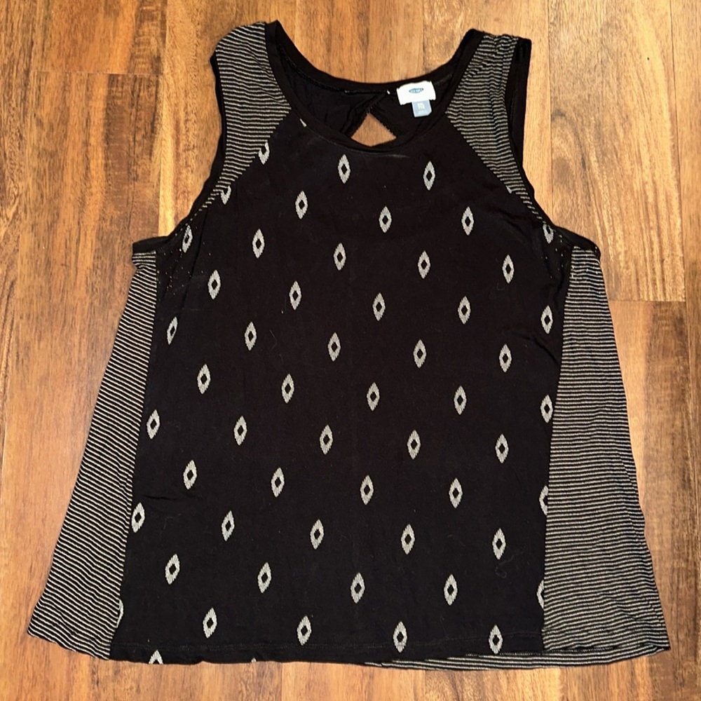 Women’s open back sleeveless shirt